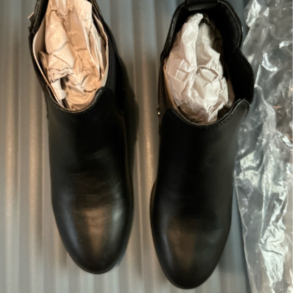 Women’s Black Chelsea Ankle Boots SIZE 6